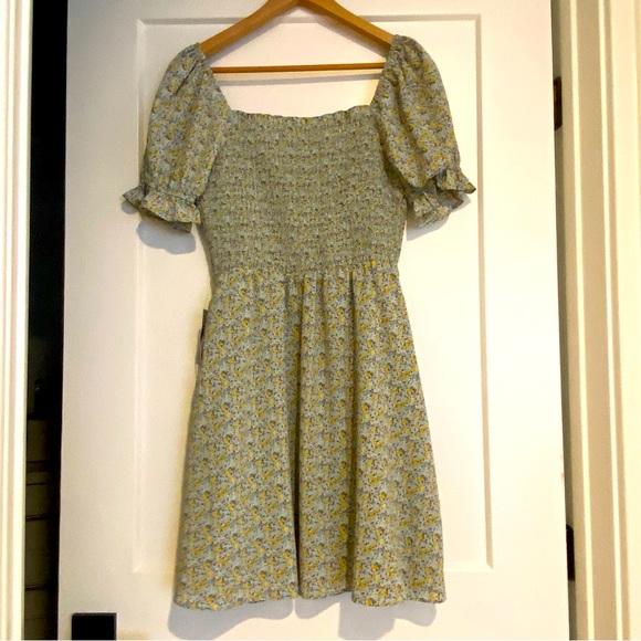 NWT Melloday Women’s Smocked Ditsy Floral Puff Bubble Sleeve Dress Size M - Picture 3 of 9